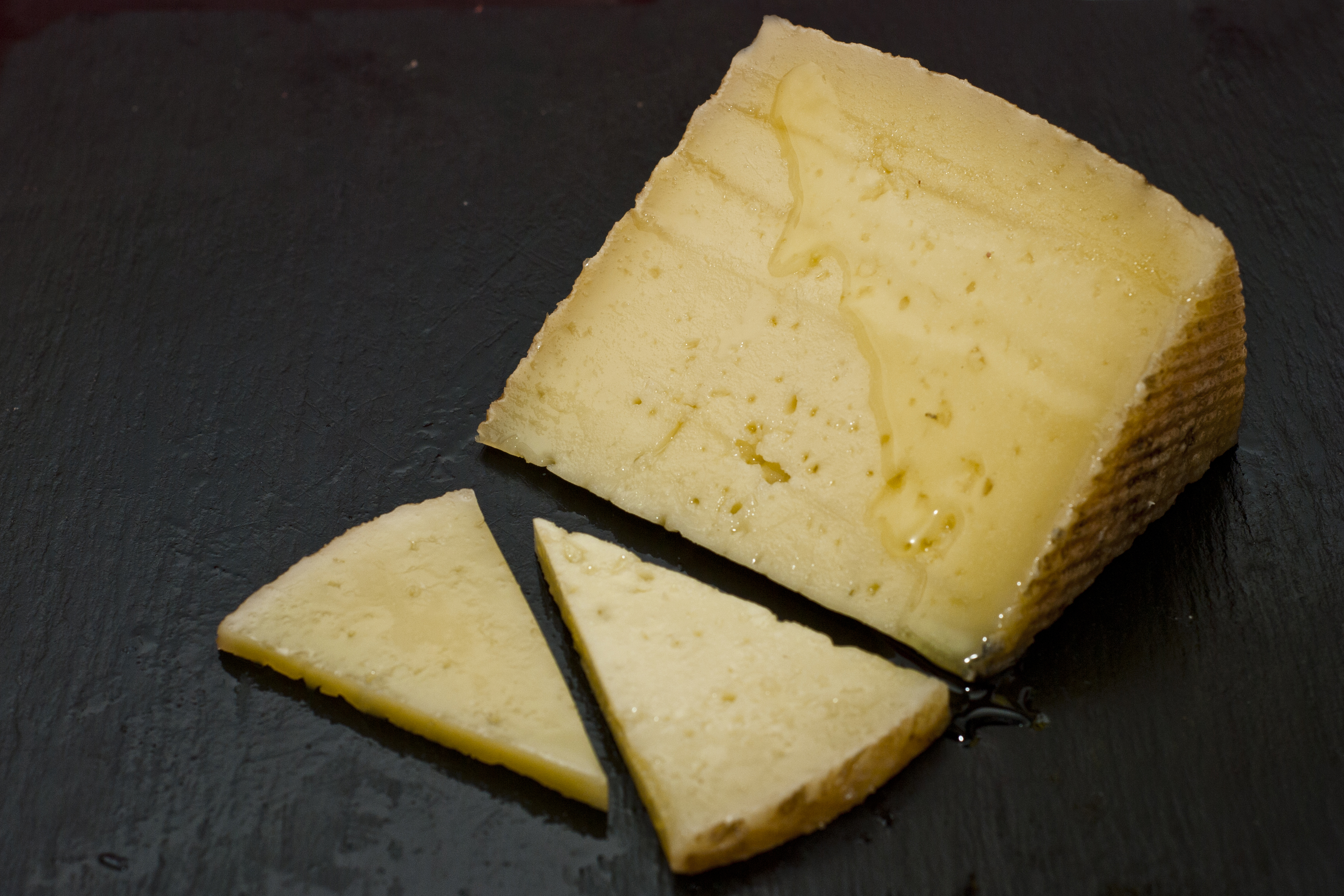 quesos artesanos rulo de cabra